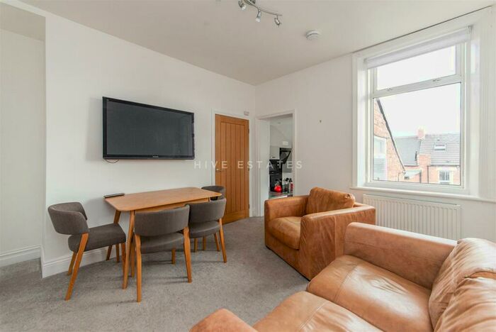 3 Bedroom Maisonette To Rent In Helmsley Road, Sandyford, Newcastle Upon Tyne, NE2