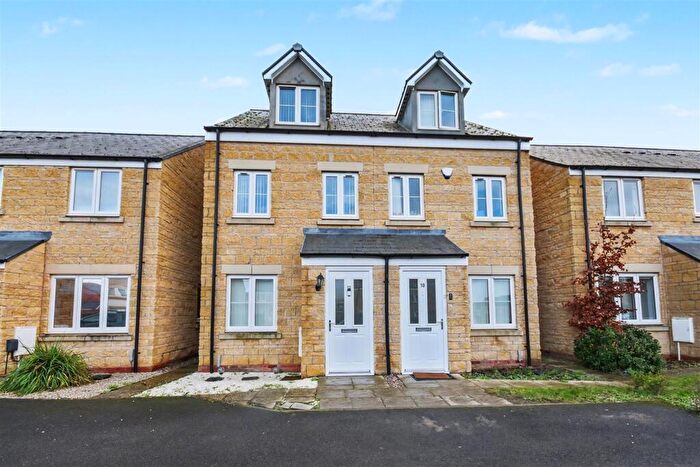 3 Bedroom Town House To Rent In Airfield Way, Weldon, Corby, NN17