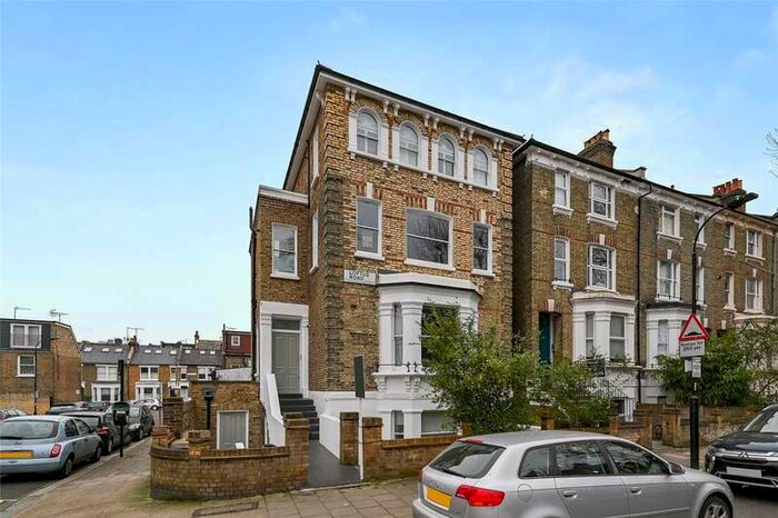 Flat To Rent In Loftus Road, Shepherds Bush, London, W12