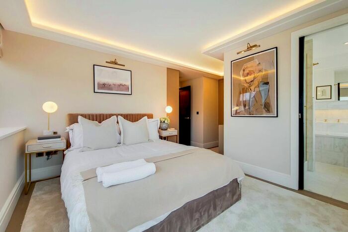 3 Bedroom Maisonette For Sale In Cavaye Place, South Kensington, London, SW10