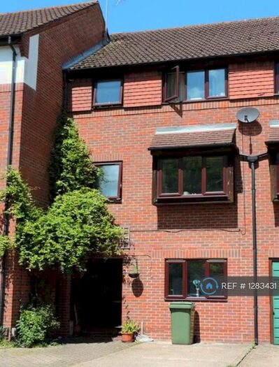 6 Bedroom Terraced House To Rent In Honeysuckle Close, Winchester, SO22