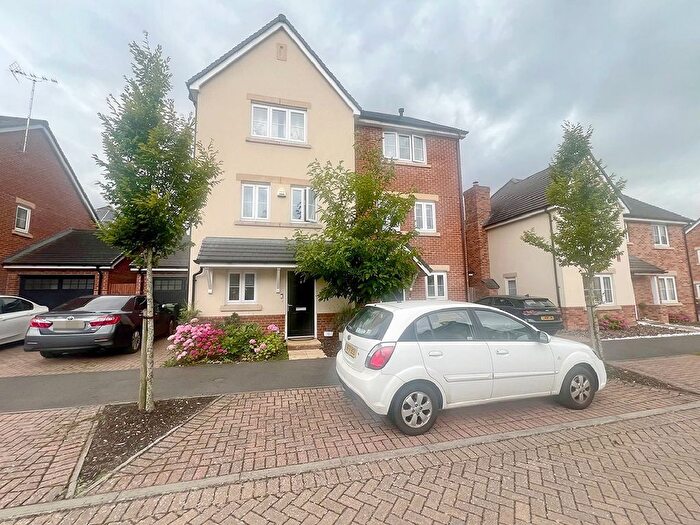 4 Bedroom Property To Rent In Warbler Road, Farnborough, GU14
