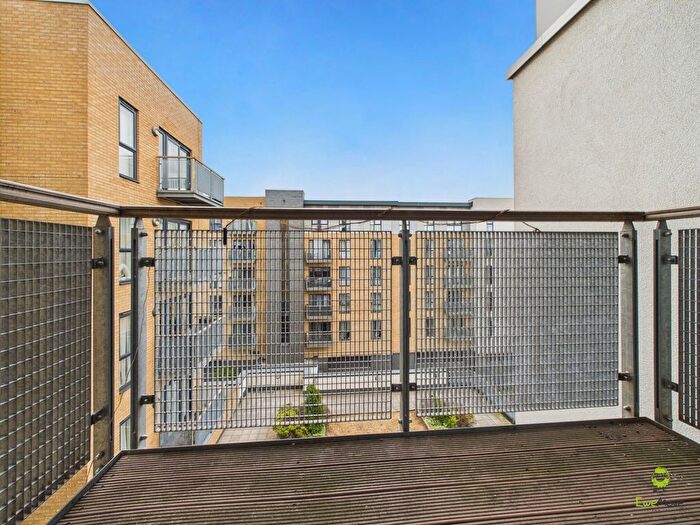 2 Bedroom Flat For Sale In Saxon House Little Brights Road, Belvedere, Kent, DA17