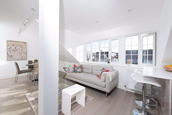 2 Bedroom Apartment To Rent In Ravenscroft Avenue, Golders Green, NW11