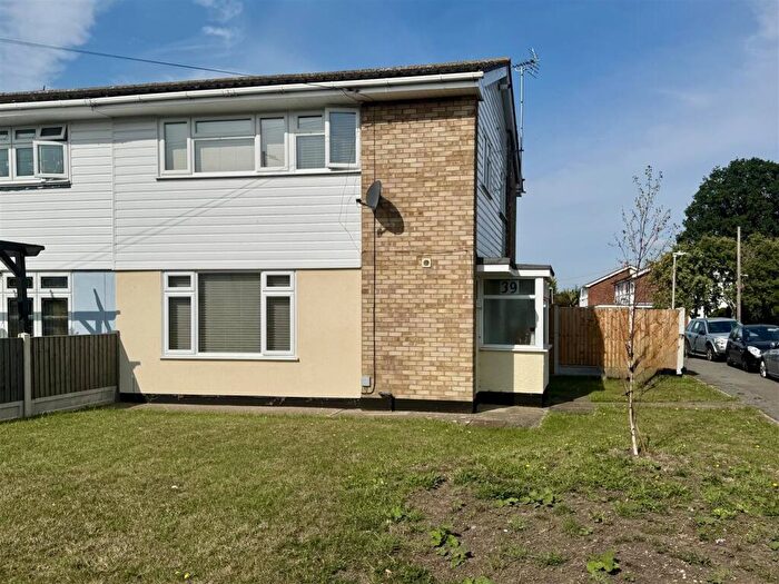 3 Bedroom Semi-Detached House For Sale In Station Road, Burnham-On-Crouch, CM0