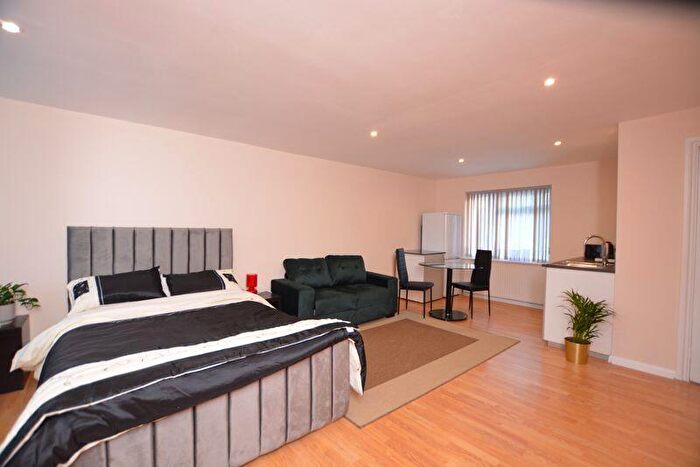 Flat To Rent In Coleridge Crescent, Colnbrook, SL3