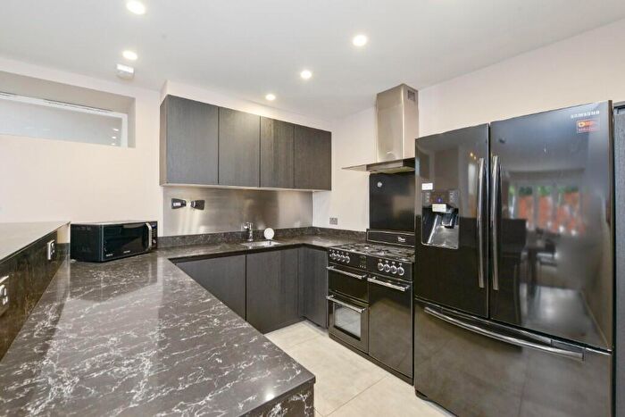2 Bedroom Flat To Rent In Lyndhurst Road, London, NW3