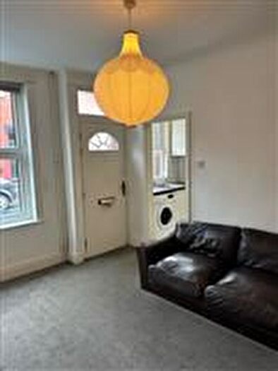 2 Bedroom Property To Rent In Harold Mount, LS6