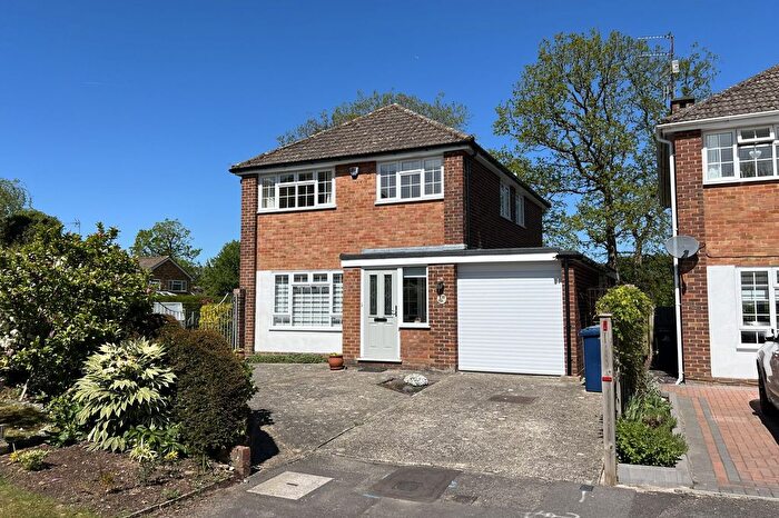 4 Bedroom Detached House For Sale In Durnsford Way, Cranleigh, GU6