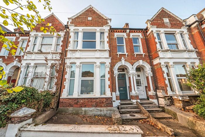 2 Bedroom Flat For Sale In Mount Ephraim Road, Streatham, London, SW16