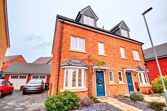 3 Bedroom Semi Detached House For Sale In Walsingham Drive, Daventry, NN11