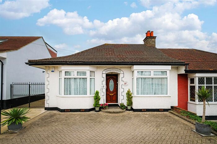 2 Bedroom Semi-Detached Bungalow For Sale In Mark Avenue, North Chingford, E4