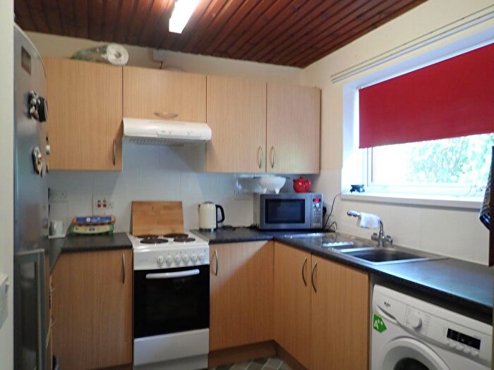 1 Bedroom Flat To Rent In Twickenham Court, Corby, NN18