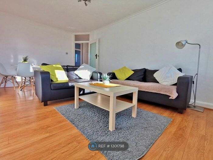 2 Bedroom Flat To Rent In Hartland Road, London N11