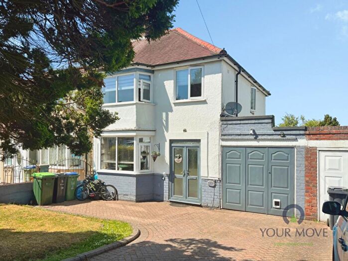 3 Bedroom Semi-Detached House For Sale In Pine Road, Tividale, Oldbury, West Midlands, B69