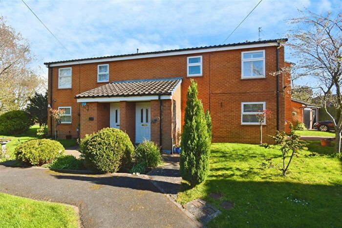 2 Bedroom Flat For Sale In Glenfield Drive, Kirk Ella, Hull, HU10