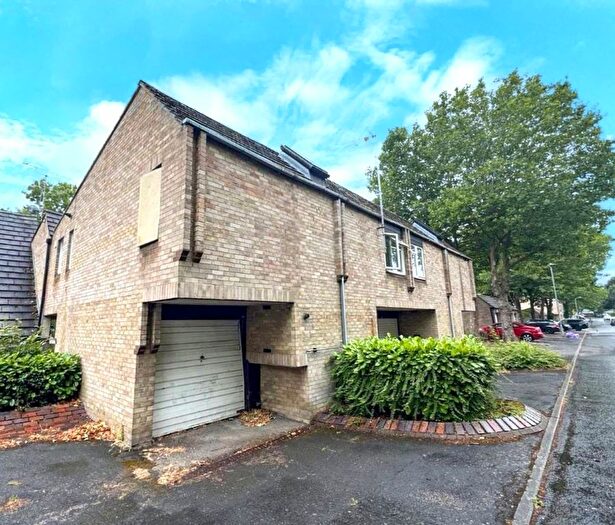 2 Bedroom Flat For Sale In Beambridge, Basildon, SS13