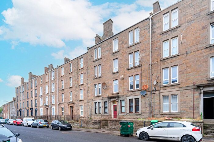 3 Bedroom Flat To Rent In Cleghorn Street, Dundee, Angus, DD2