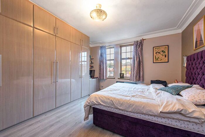 3 Bedroom Flat To Rent In Hillside Court, Hampstead, London, NW3