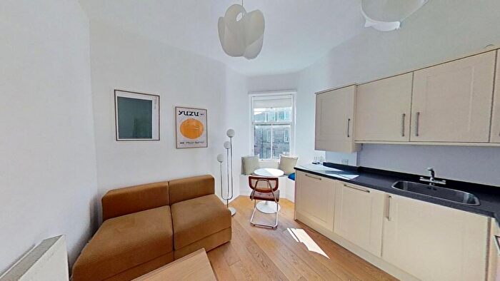 1 Bedroom Flat To Rent In Buccleuch Street, Edinburgh, Midlothian, EH8