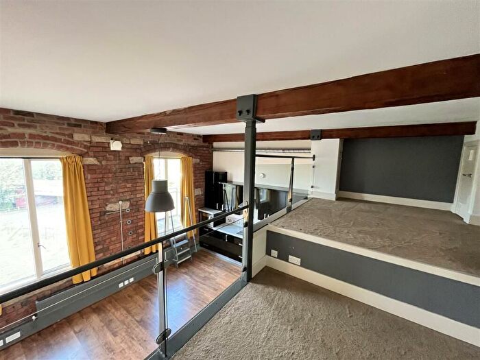 1 Bedroom Flat For Sale In Ledgard Wharf, Mirfield, WF14