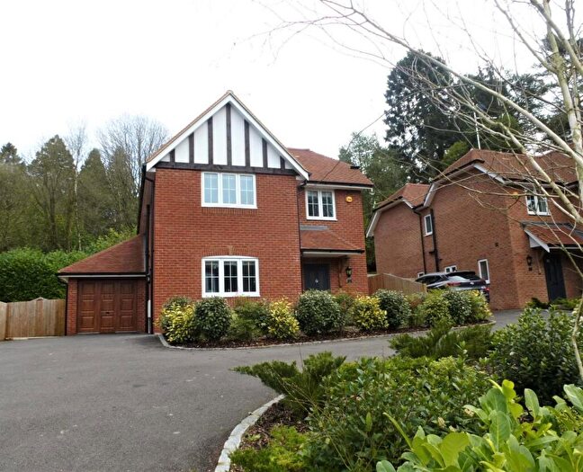 4 Bedroom Detached House To Rent In Tilford Road, Hindhead, GU26