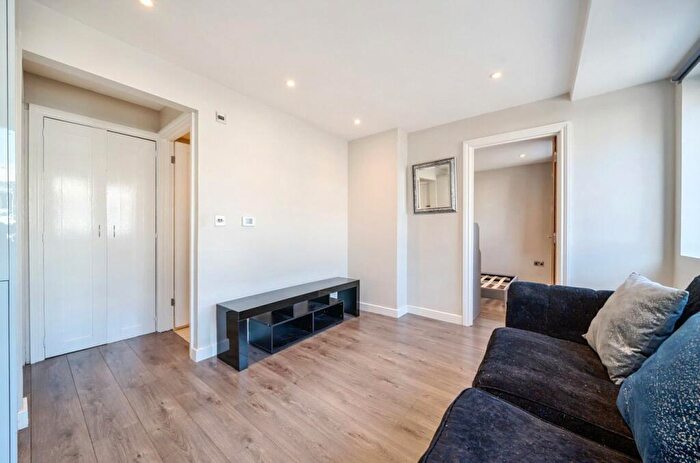 1 Bedroom Apartment For Sale In Peach Street, Wokingham, Berkshire, RG40
