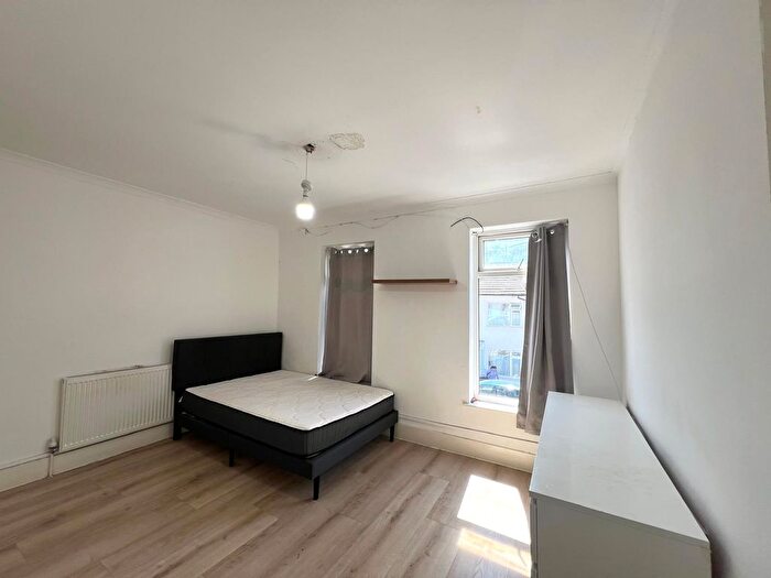 2 Bedroom Flat To Rent In Osborne Road, Hounslow, TW3