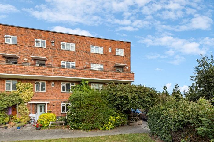 3 Bedroom Maisonette To Rent In Lonsdale Road, Barnes, SW13