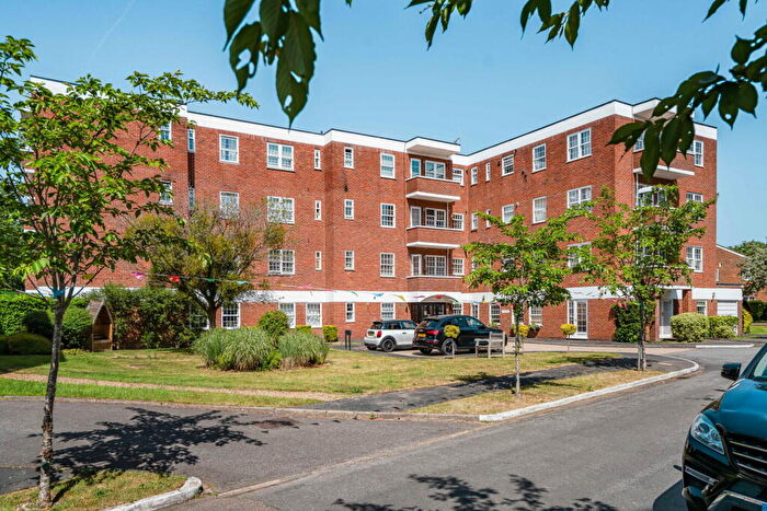 2 Bedroom Apartment For Sale In Bulstrode Court, Gerrards Cross, SL9