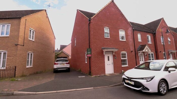 3 Bedroom End Terrace House To Rent In Havisham Drive, Swindon, SN25
