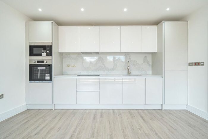 2 Bedroom Flat To Rent In Greenwich High Road, London, SE10