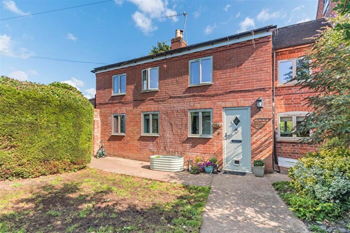 3 Bedroom Cottage For Sale In The Wharf, Coombe Hill, GL19