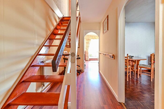 2 Bedroom Flat For Sale In Surr Street, Hillmarton Conservation Area, London, N7