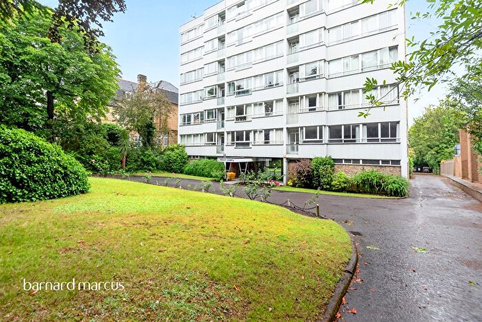 3 Bedroom Flat For Sale In Putney Hill, London, SW15
