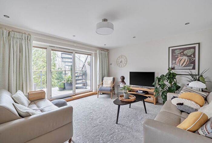 3 Bedroom Flat For Sale In North Road, Combe Down, Bath, Somerset, BA2