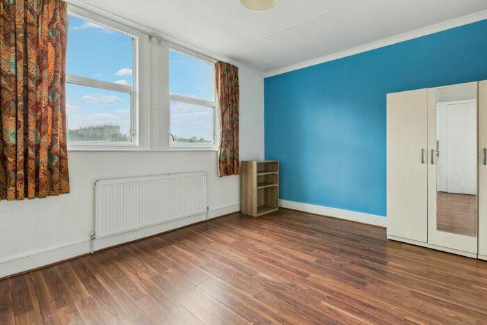 3 Bedroom Flat To Rent In Upper Tooting Road, London, SW17