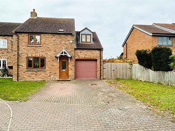 4 Bedroom Detached House For Sale In Park Avenue, Barlow, Selby, YO8
