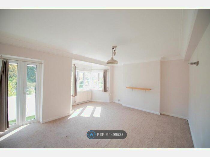 2 Bedroom Flat To Rent In Whittington Court, London, N2