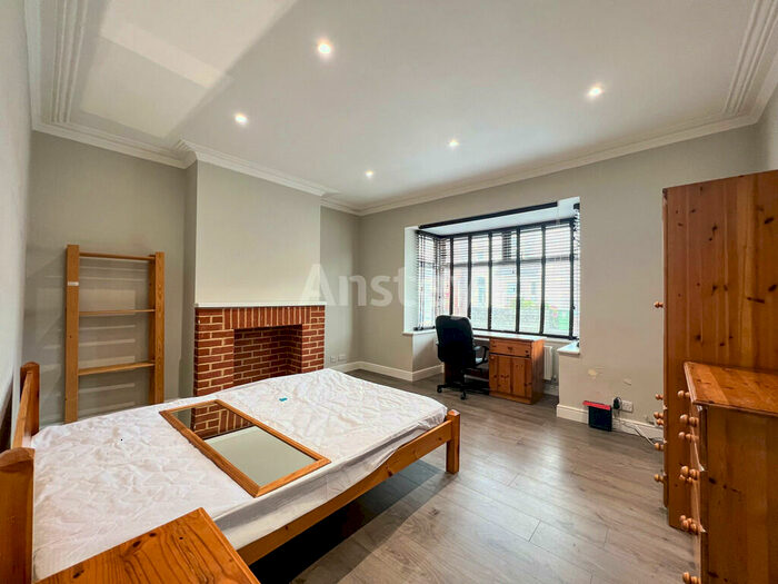 3 Bedroom End Of Terrace House To Rent In Cromwell Road, Southampton, SO15