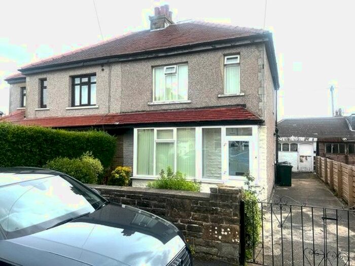 3 Bedroom Semi-Detached House To Rent In Claremont Avenue, Shipley, BD18