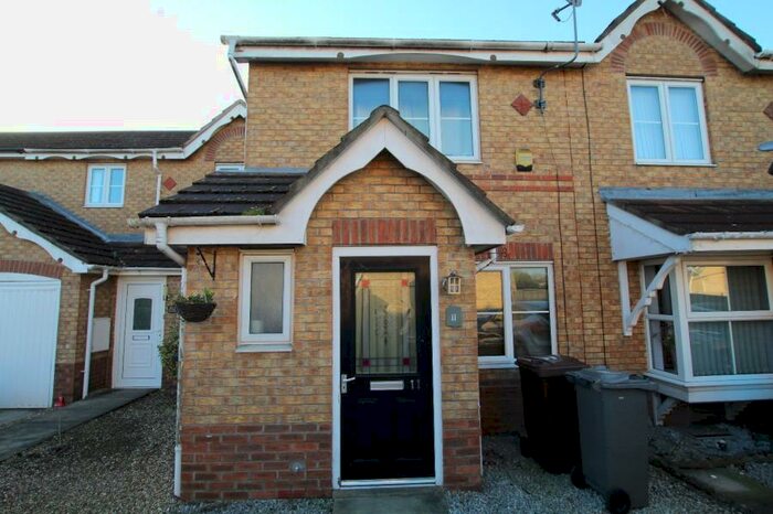 2 Bedroom End Of Terrace House To Rent In Lavender Close, Kingswood, HU7