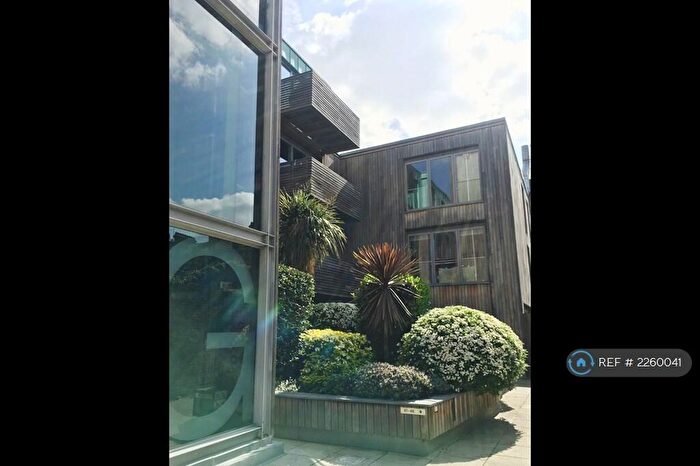 2 Bedroom Flat To Rent In Balham Grove, London, SW12