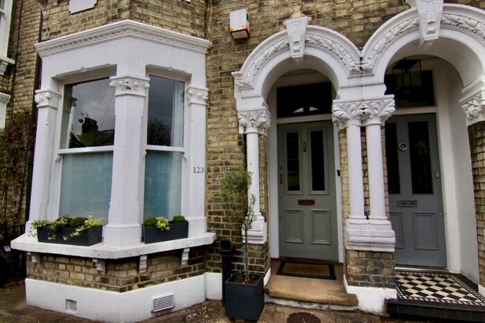 3 Bedroom Terraced House To Rent In , SW11