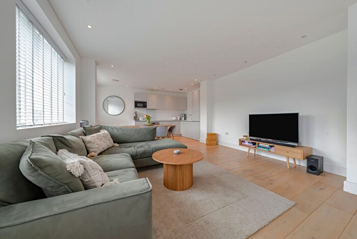 2 Bedroom Flat For Sale In Bardolph Road, Richmond, TW9