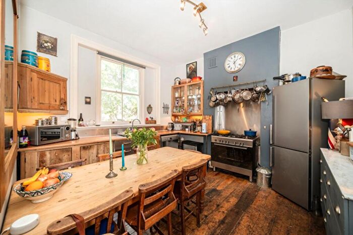 3 Bedroom Flat For Sale In Moulins Road, Homerton, E9 - Photo 6