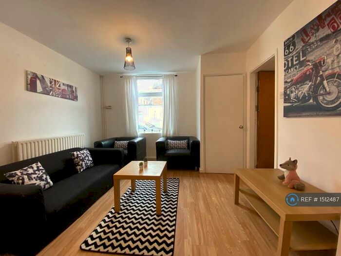 2 Bedroom Flat To Rent In Humberstone Gate, Leicester, LE1