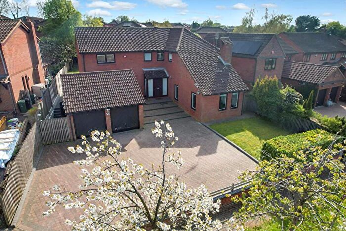 4 Bedroom Detached House For Sale In Colesbourne Drive, Downhead Park, Milton Keynes, MK15