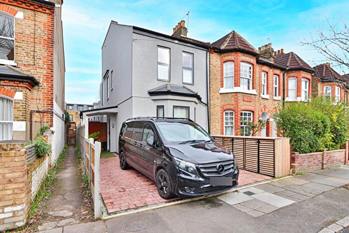 3 Bedroom Maisonette To Rent In Hamilton Road, South Wimbledon, London, SW19