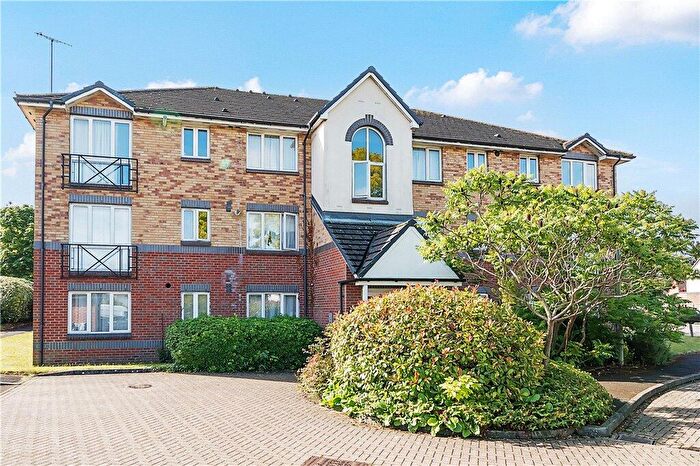 1 Bedroom Apartment For Sale In Parry Drive, Weybridge, Surrey, KT13